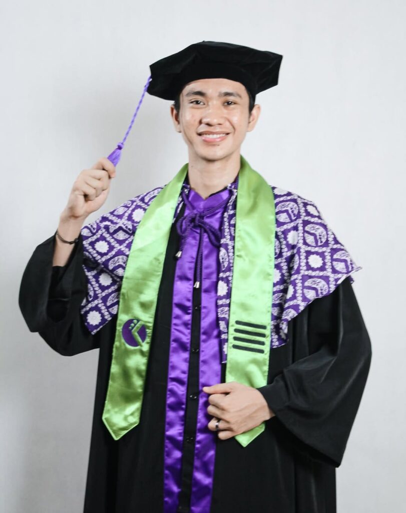 Desain Toga Wisuda Langsa